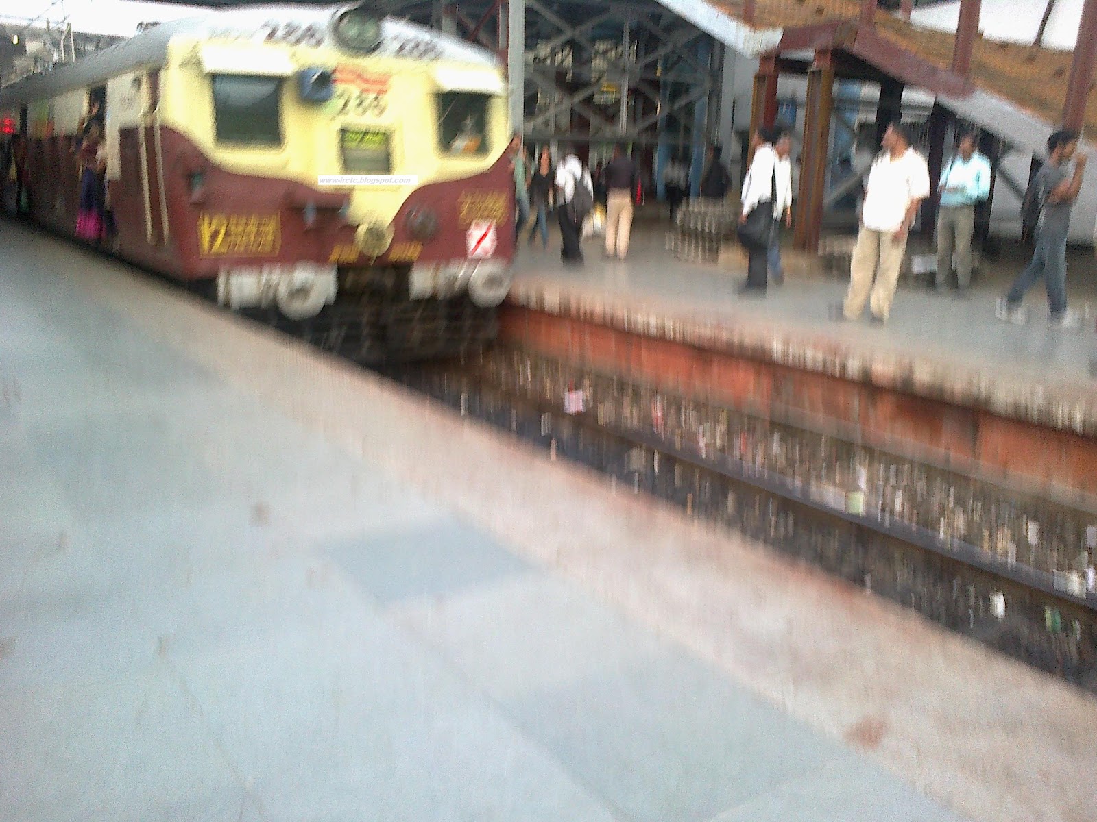 News Today Mumbai Local Trains